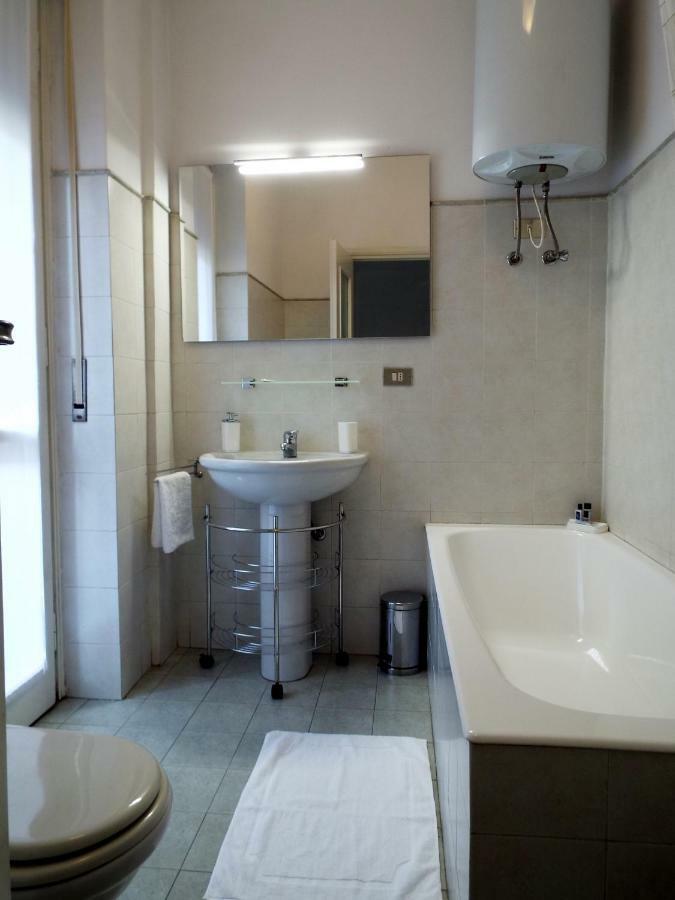 Lacaralele Apartment Milánó Kültér fotó